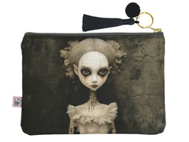 Maxitäschchen 80 «Creepy Doll»