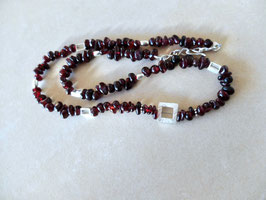 Edelstein-Collier "Granat-Ausblicke"