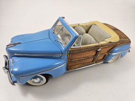 Road Signature 1:18 Ford Sportsman 1946