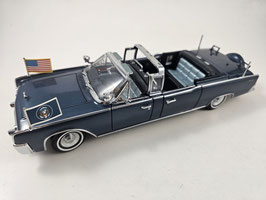 Road Signature 1:24 Presidential Series 1961 Lincoln X-100 Kennedy Car
