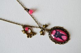 Collier médaillon rétro rose et noir chat