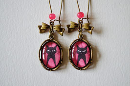 Boucles d'oreilles rétro rose et noires cabochons chats