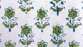 Fleurs des prés sur un vert prairie (3)