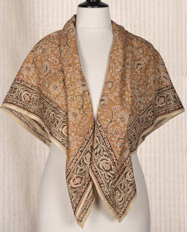 Étole carrée caramel