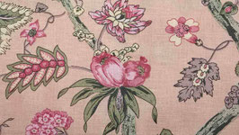 Éclosion florale sur un beige rosé
