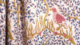 Oiseau rose pâle à la collerette céladon