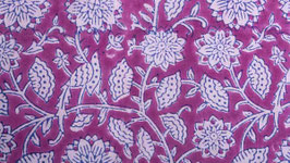 Fleurs des prés sur un rose magenta