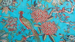 Oiseaux exotiques sous un ciel turquoise