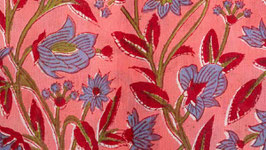 Floraison rouge et bleu pastel