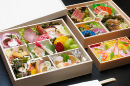 ①おもてなし木箱弁当