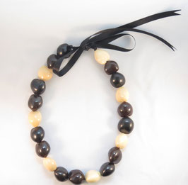 2477 Kukuinusskette schwarz-braun-weiß mittel