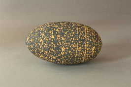Eiform, ockergelb-schwarz, ca.18cm