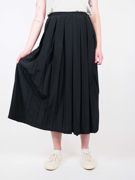 pleated skirt midi black