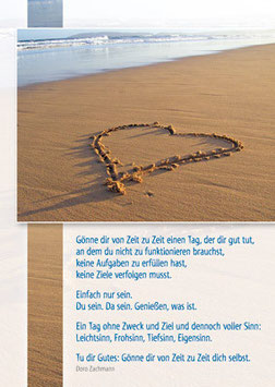Postkarte Z: Herz am Strand - Gönne dir von Zeit zu Zeit
