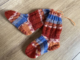 Handgestrickte Kinder-Socken "Rudolf Rednose"