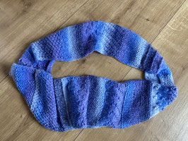 Wärmender Kuschel-Loop-Schal im blauen Mustermix