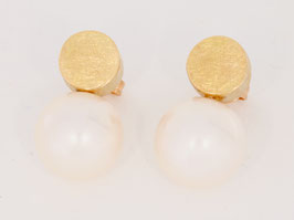 Statement Ohrstecker aus 18kt Gelbgold mit Süßwasserperlen