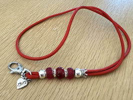 Glattleder rot mit roten Beads mit Krönchen und Klimbim Herz mit Pfötchen