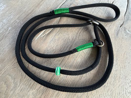 Showleine schwarz aus PPM 6 mm dick mit grüner Takelung mit Zugstopp und Handschlaufe