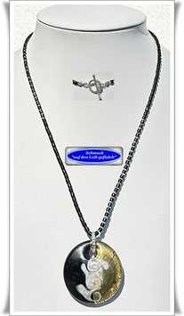 1371. schwarze Glasperlenkette mit Muranoglas-Anhänger