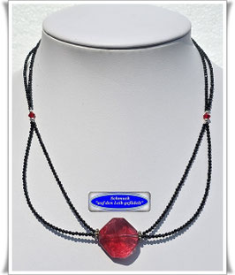 1608. zierliche Spinellkette mit großer Murano-Glasperle