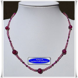 6068. zierliche Turmalin-Brombeerachat-Kette