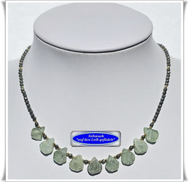3067. zierliches Pyrit-Collier mit Kyanit-Tropfen