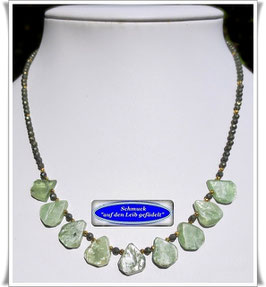 3067. zierliches Pyrit-Collier mit Kyanit-Tropfen