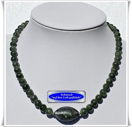 2131. grüne Jade-Kette mit großer Muranoglasperle