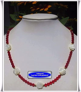 1074. Swarovski-Kette mit Perlmutt-Blumen