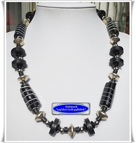 2247. schwarze Trade Beads-Kette
