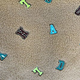 Bouclé Buchstaben sand