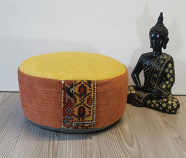 ES009a) Einzelstück Essence: Meditationskissen in Gelb - Terracotta - Kelimmuster - Grau (Boden)