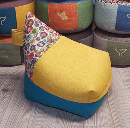 2a) EINZELSTÜCK (Bild 1): Upcycling Zipfel Meditationskissen mit Blumenmuster - Gelb - Türkis. Mit prakt. Trageschlaufe.
