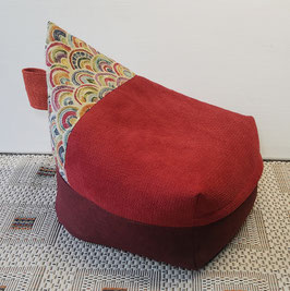 ZP003) Zipfel Einzelstück (Bild 1): Meditationskissen mit Regenbogenmuster - Rot - Dunkelrot. Mit prakt. Trageschlaufe in Orange.