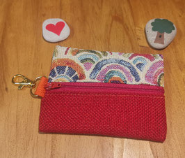 Schlue010) Schlüta Schlüsseltasche aus Upcycling Möbelstoffen mit Regenbogenmuster - Rot