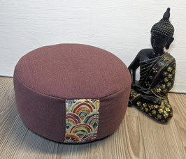 ES011) Einzelstück Essence: Meditationskissen in Aubergine - Regenbogen-Muster (Vielfalt, Toleranz, & Frieden) - Grau (Boden)