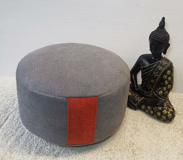 12PET) Einzelstück: Meditationskissen in Grau - Dunkelrot (Tragegriff) aus einem recycelten Möbelstoff (PET-Flaschen)