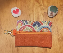 Schlue006) Schlüta Schlüsseltasche aus Upcycling Möbelstoffen mit Regenbogenmuster - Terracotta