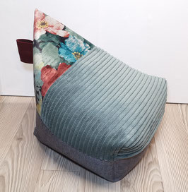 1h) EINZELSTÜCK (Bild 1): Upcycling Zipfel Meditationskissen mit Blumenmuster - Grün - Grau. Mit prakt. Trageschlaufe.
