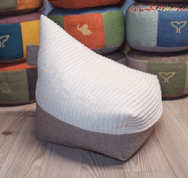 3b) EINZELSTÜCK (Bild 1): Upcycling Zipfel Meditationskissen in Cremweiss - Beige. Mit prakt. Trageschlaufe.