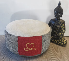ES005a) Einzelstück Essence: Meditationskissen in Creme - Grau gemustert Rot - Grau (Boden). Mit Stickerei in Gold (Unendliche Liebe)