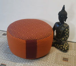 DL015b) Einzelstück Essenz: Meditationskissen mit Rautenmuster - Terracotta - Rubinrot
