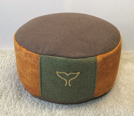 Upr20) Einzelstück: Upcycling Meditationskissen in Braun - Goldgelb - Grün. Mit Stickerei in Gold: Walflosse
