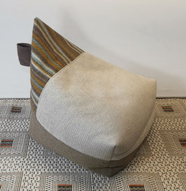 ZP015) Zipfel Einzelstück (Bild 1): Meditationskissen mit Streifenmuster - Hellbeige - Braun. Mit prakt. Trageschlaufe in Braun.