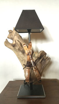 Vendu / verkauft: Lampe sur pied en métal, ski et bâtons de skis en bois