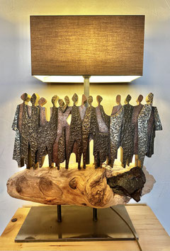 Vendu / verkauft: Lampe avec un groupe de personne - Résine de l'artiste GIOVANNI SCHOEMAN (valeur 350.-)