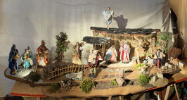 Crêche de Noël avec figurines napolitaines (terre cuite avec des vraies vêtements /  30 cm / Prix des 12 figurines = CHF 1'500.-)