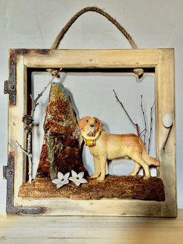 Vendu / verkauft: Chien du Grand Saint Bernard dans une vielle fenêtre avec des fleurs alpines en porcelaine