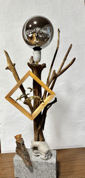 Lampe sur pierre carrée avec main en béton / cadre en bois avec 6 oiseaux en bronze de Santorin / Ampoule doublée argentée